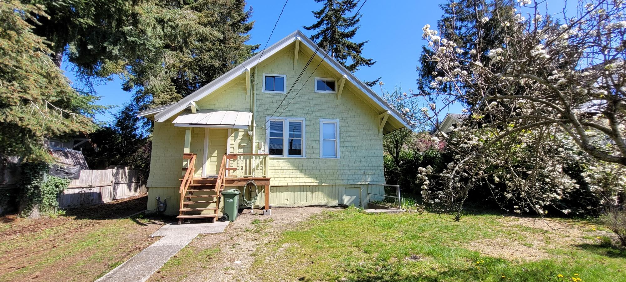 












6266 Sycamore Ave

,
Powell River,




BC
V8A 4K7

