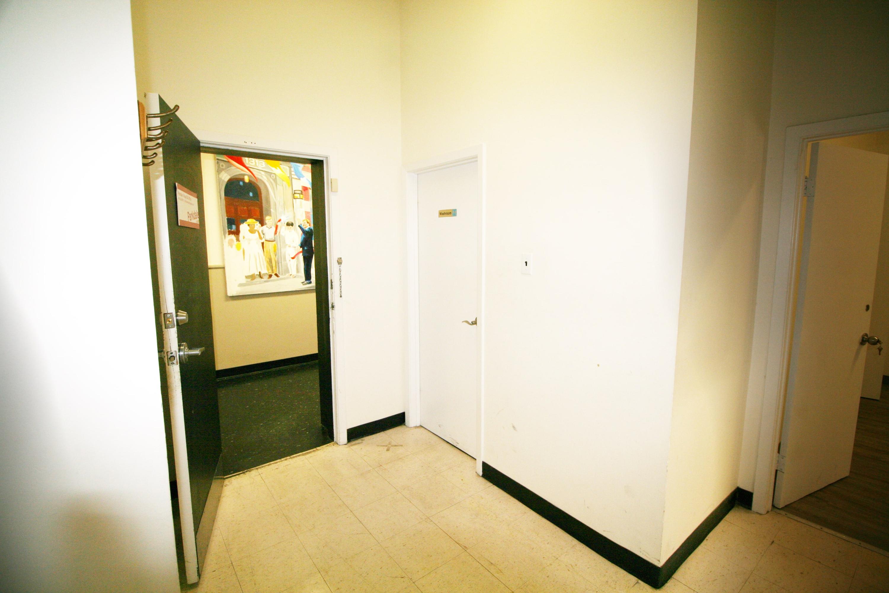 












1313 Queen Street West

,
Toronto,




ON
M6K 1L8

