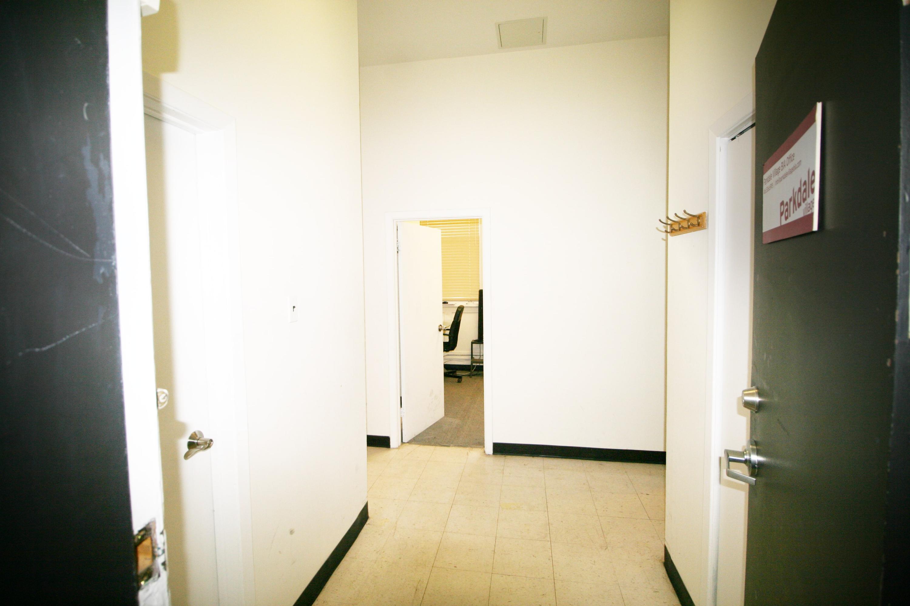 












1313 Queen Street West

,
Toronto,




ON
M6K 1L8

