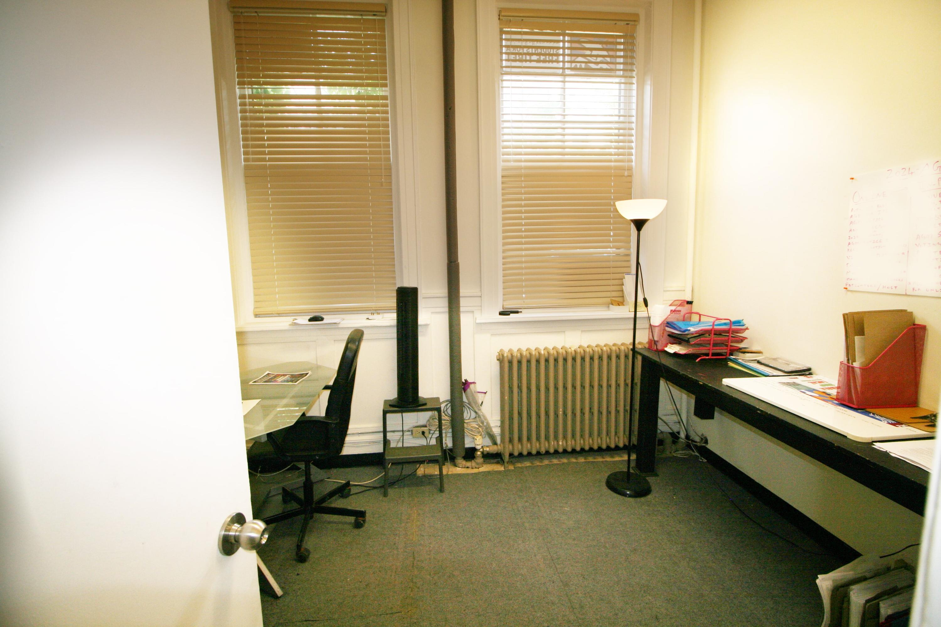 












1313 Queen Street West

,
Toronto,




ON
M6K 1L8

