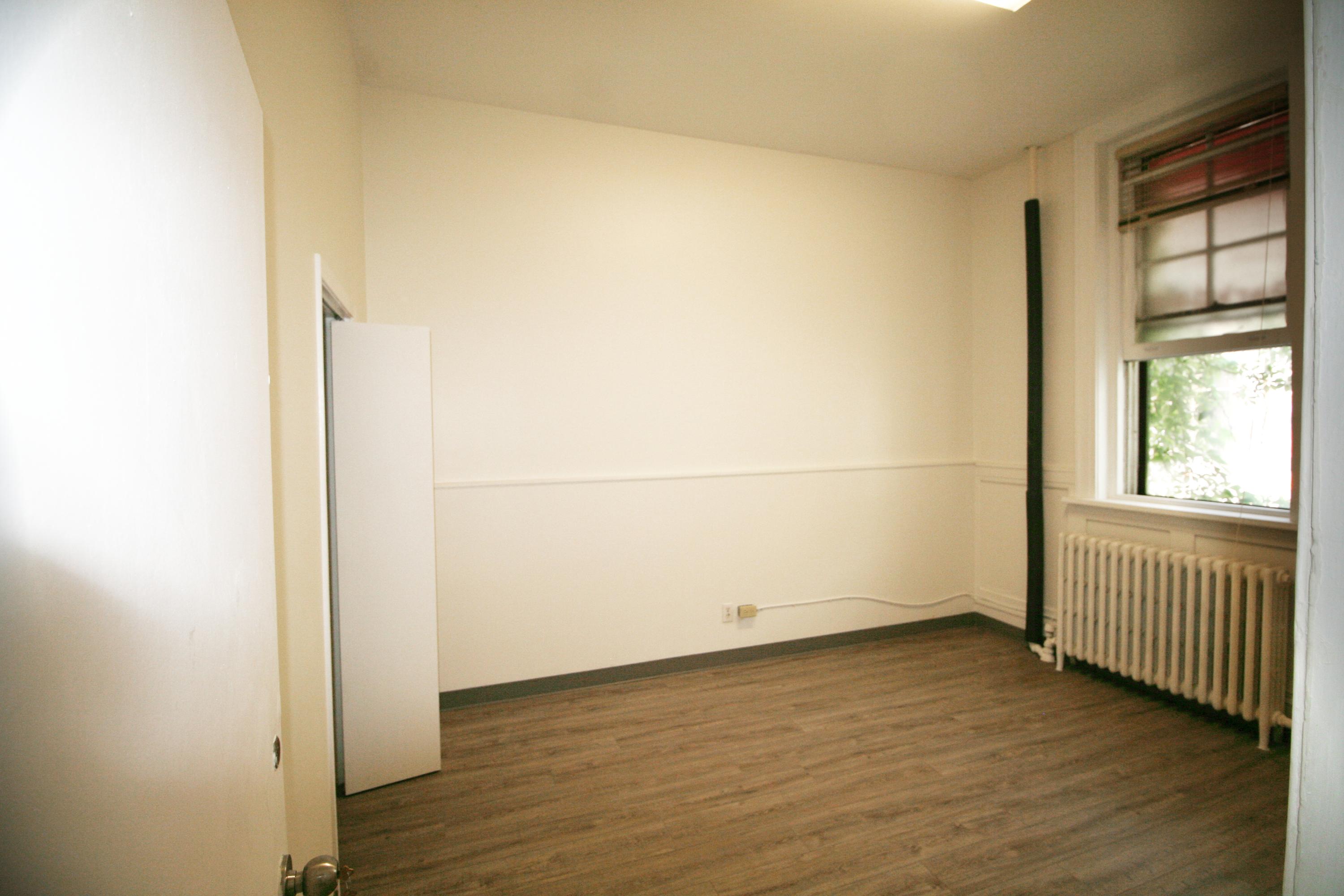 












1313 Queen Street West

,
Toronto,




ON
M6K 1L8

