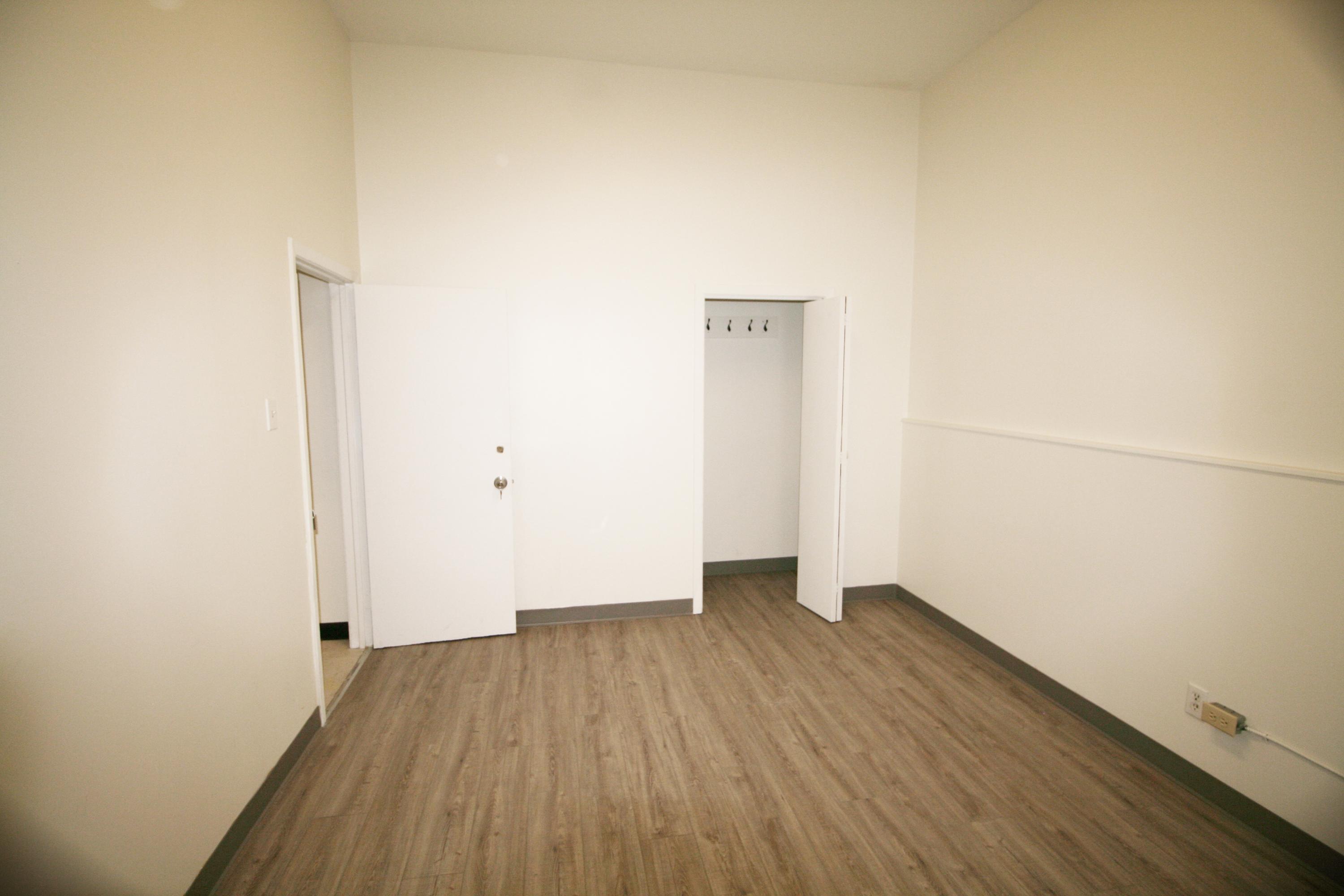 












1313 Queen Street West

,
Toronto,




ON
M6K 1L8

