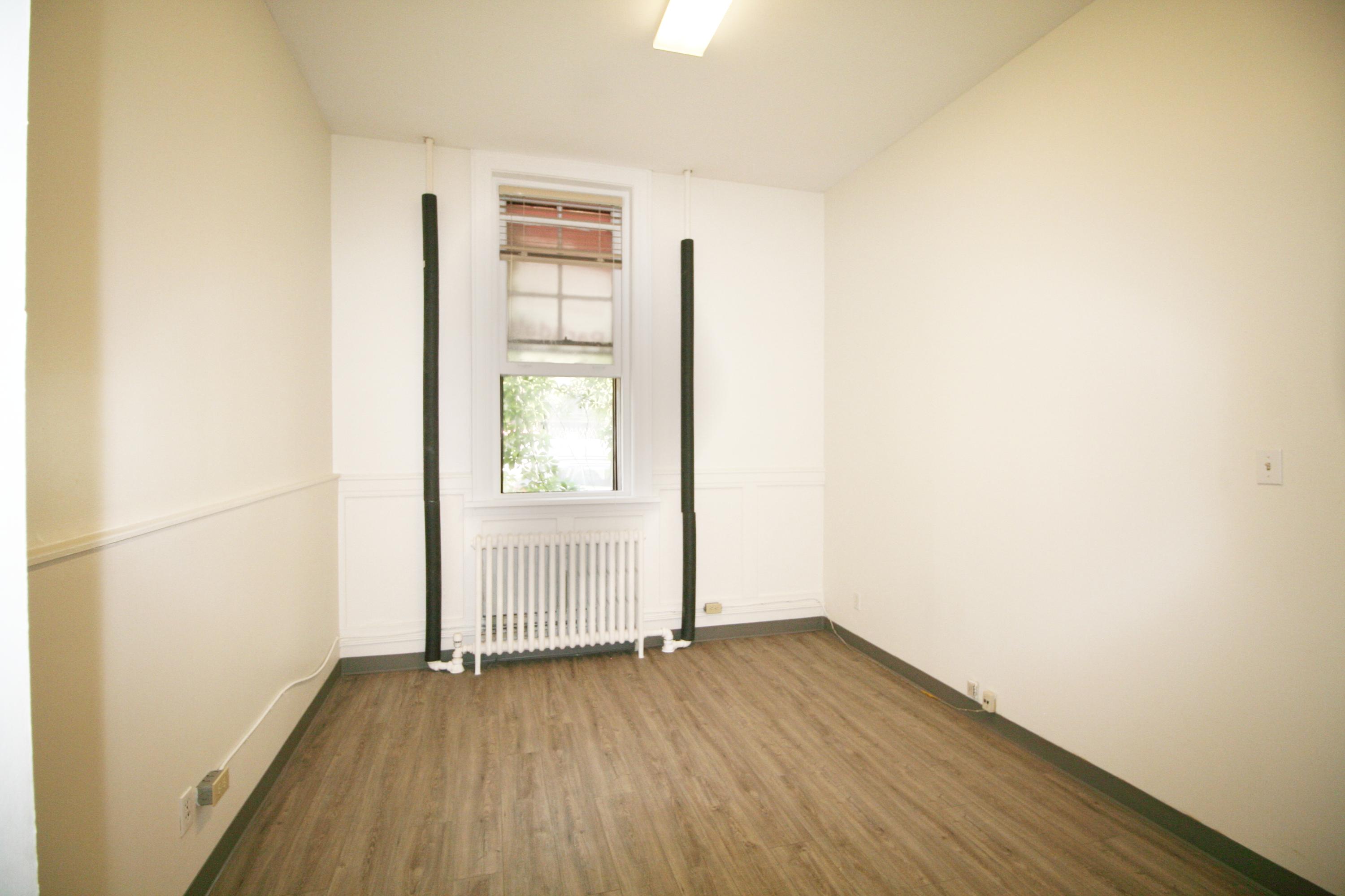 












1313 Queen Street West

,
Toronto,




ON
M6K 1L8

