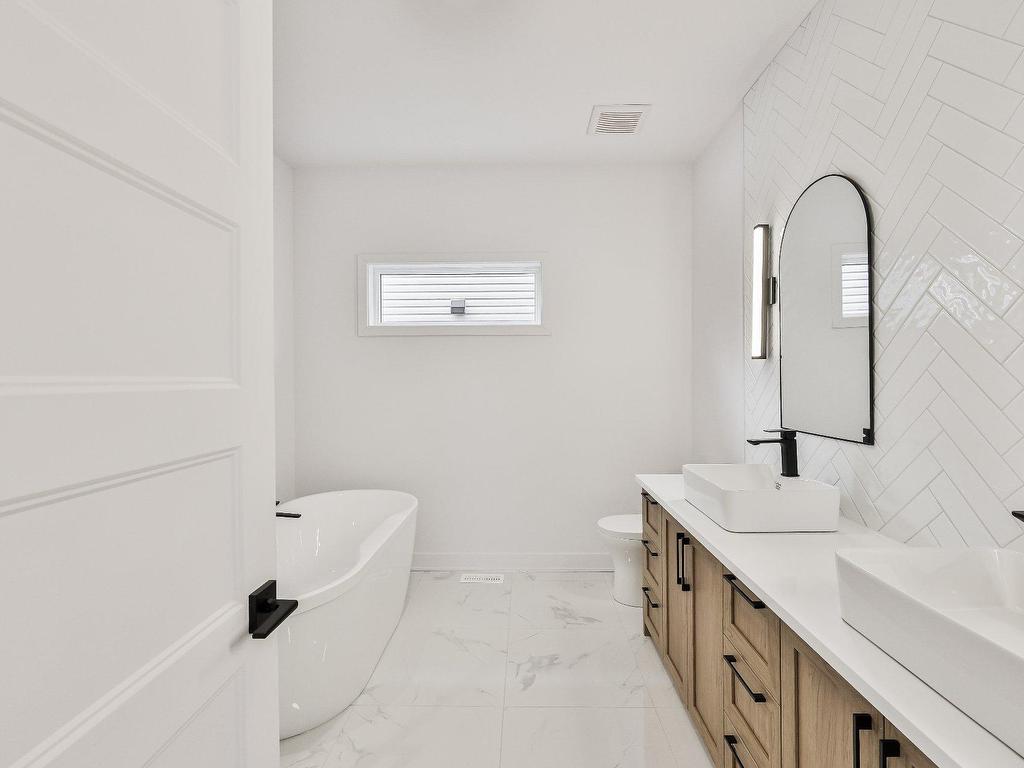 












Rue des Épinettes

,
L'Assomption,




QC
J5W5S4

