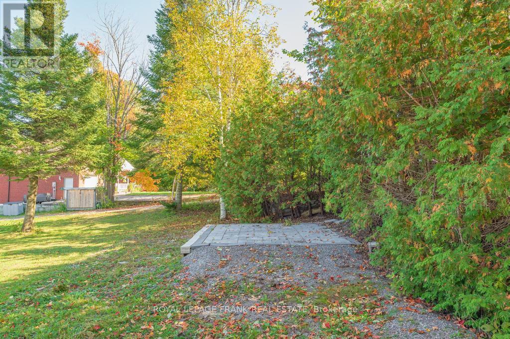 












1279 YOUNG'S COVE RD

,
Smith-Ennismore-Lakefield,




Ontario
K0L1T0

