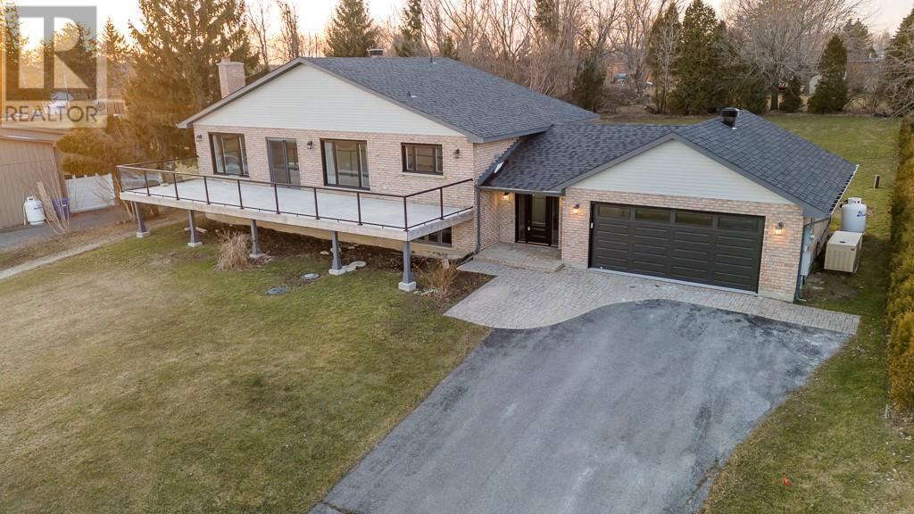 












19215 COUNTY 2 ROAD

,
Summerstown,




Ontario
K0C2E0

