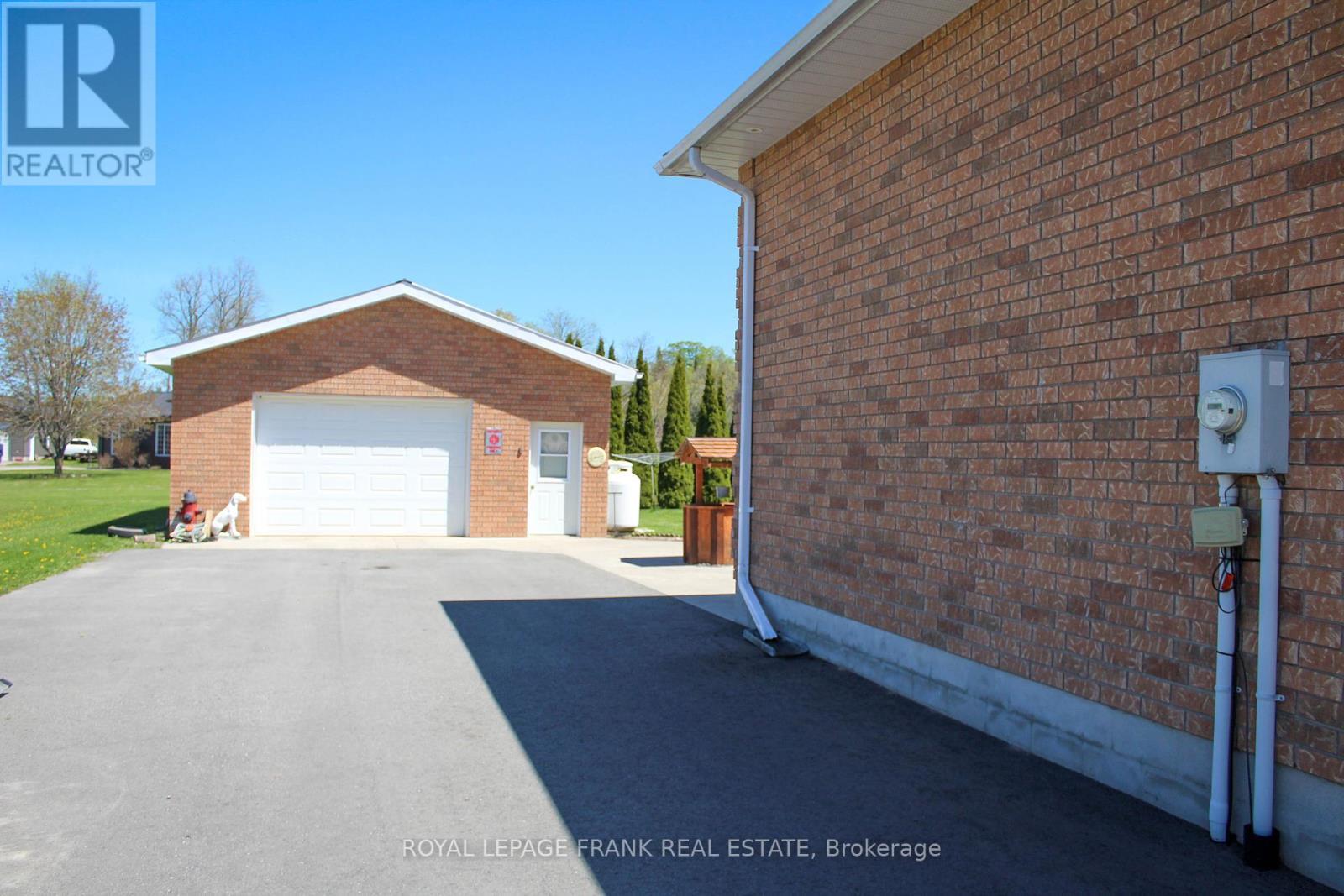 












821 SOUTH ST

,
Douro-Dummer,




Ontario
K0L3A0

