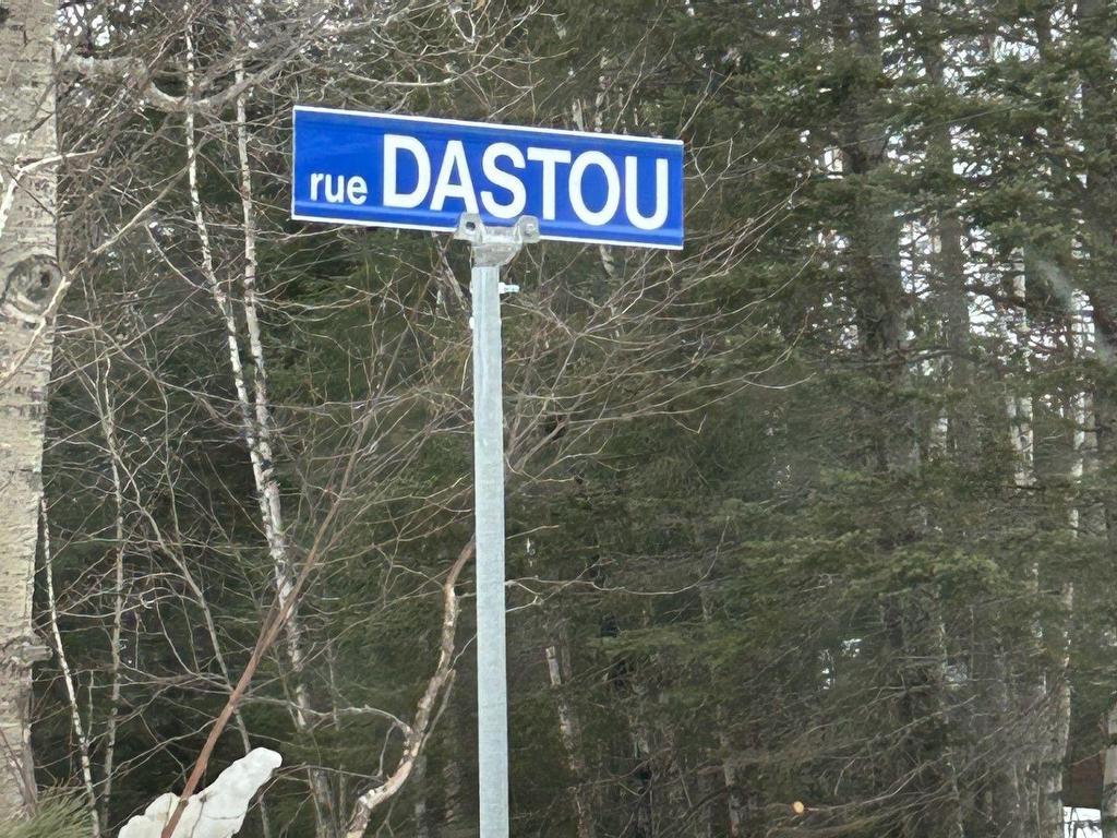 












Rue Dastou

,
Sainte-Marguerite-du-Lac-Masson,







QC
J0T1L0

