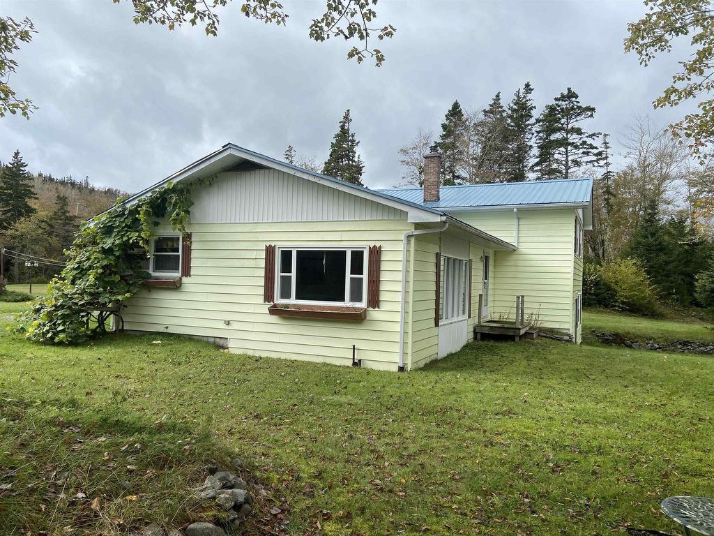 












402 West Side Indian Harbour Lake Road

,
Indian Harbour Lake,







NS
B0J 3C0

