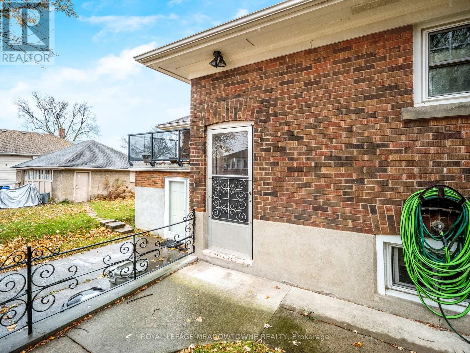 












UNIT B - 49 EASTCHESTER AVENUE

,
St. Catharines,




Ontario
L2P2Y6

