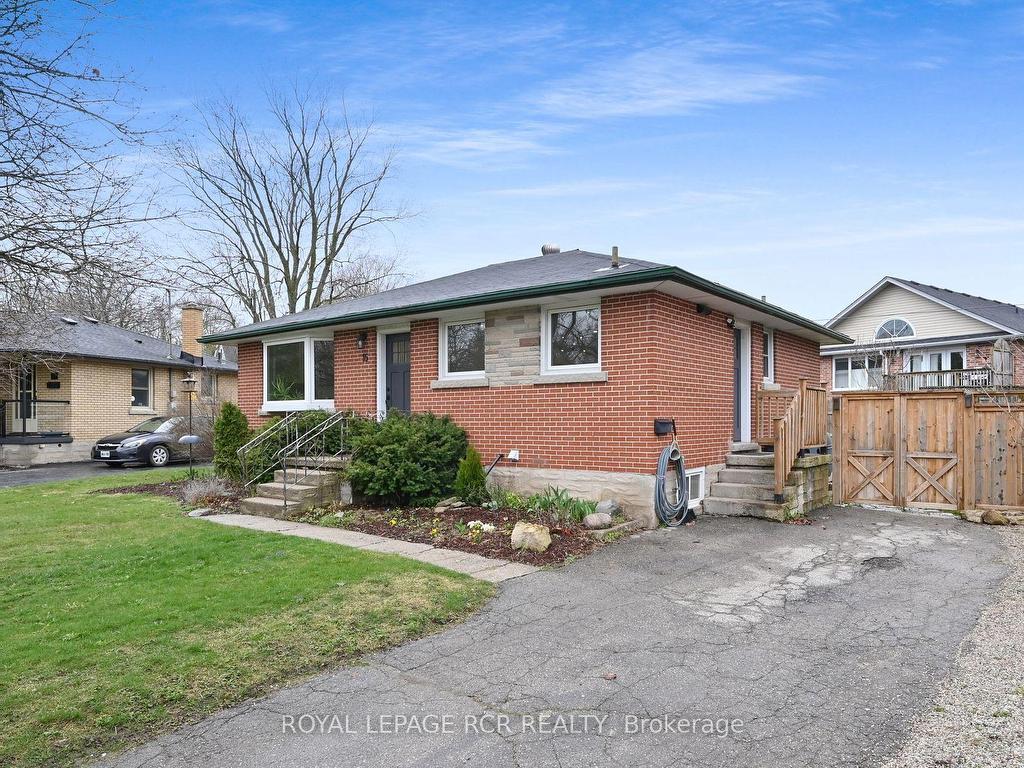 












15 Robertson Dr

,
Guelph,




ON
N1H 4S8

