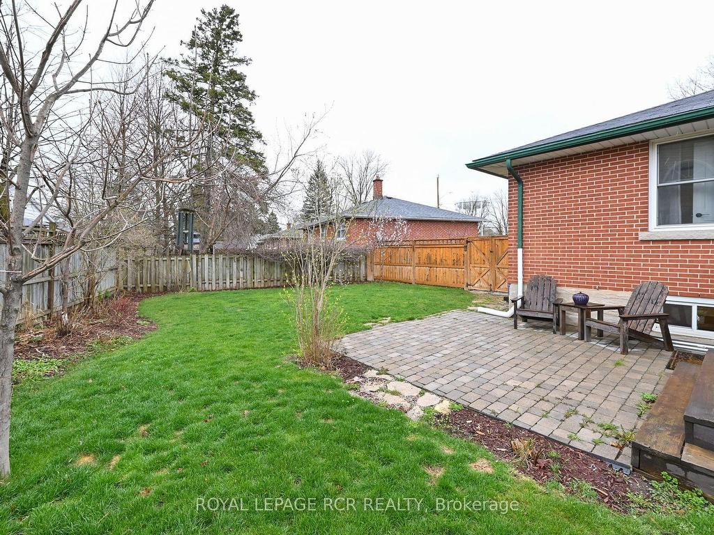 












15 Robertson Dr

,
Guelph,




ON
N1H 4S8

