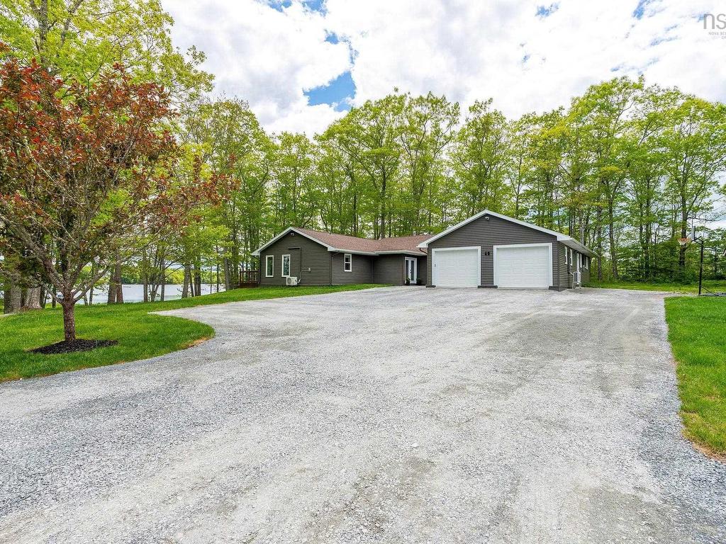 












40 Martins Point Road

,
Enfield,




NS
B2T 1H9

