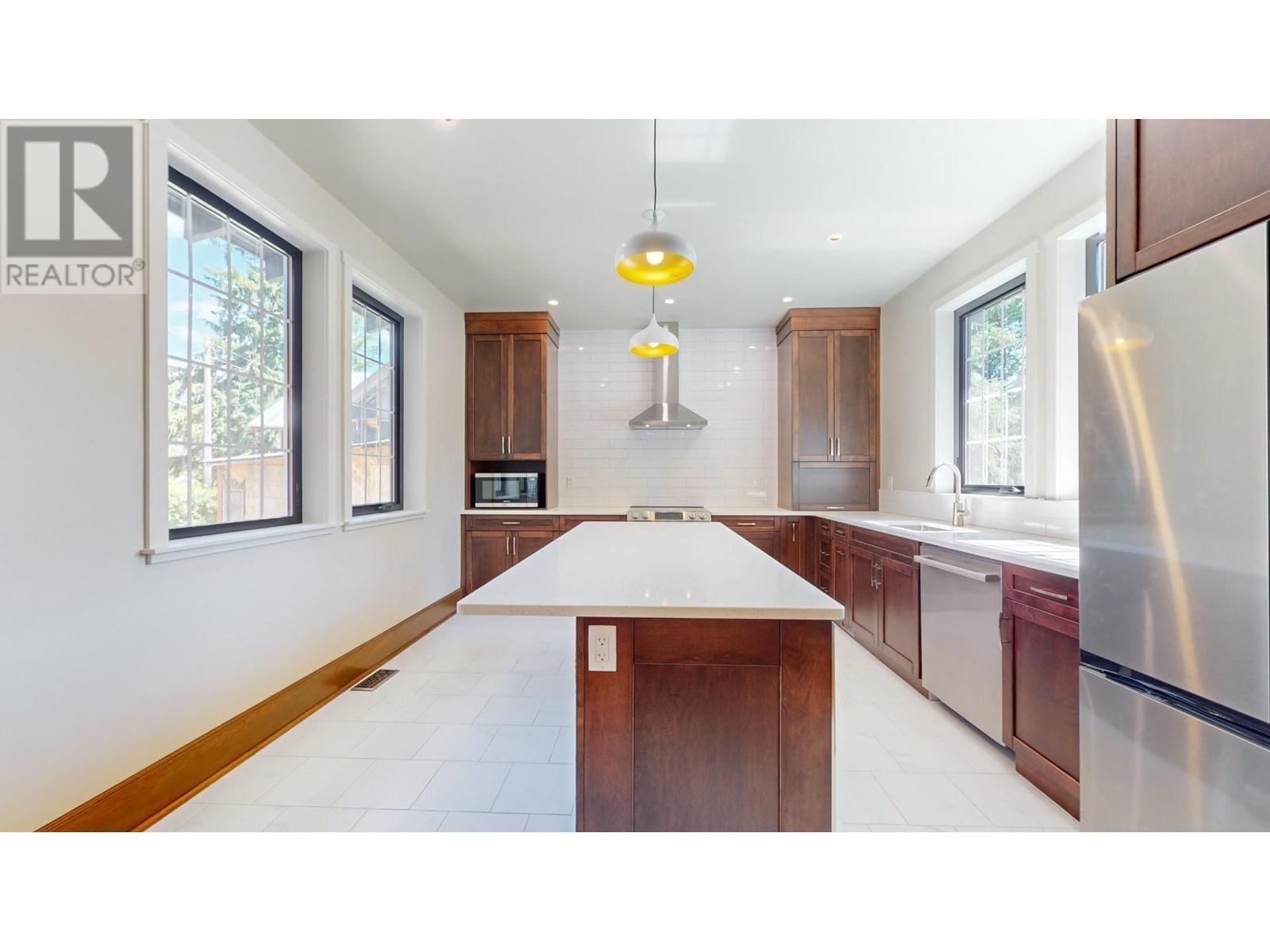 












321 4TH Avenue Unit# B

,
Fernie,




British Columbia
V0B1M0

