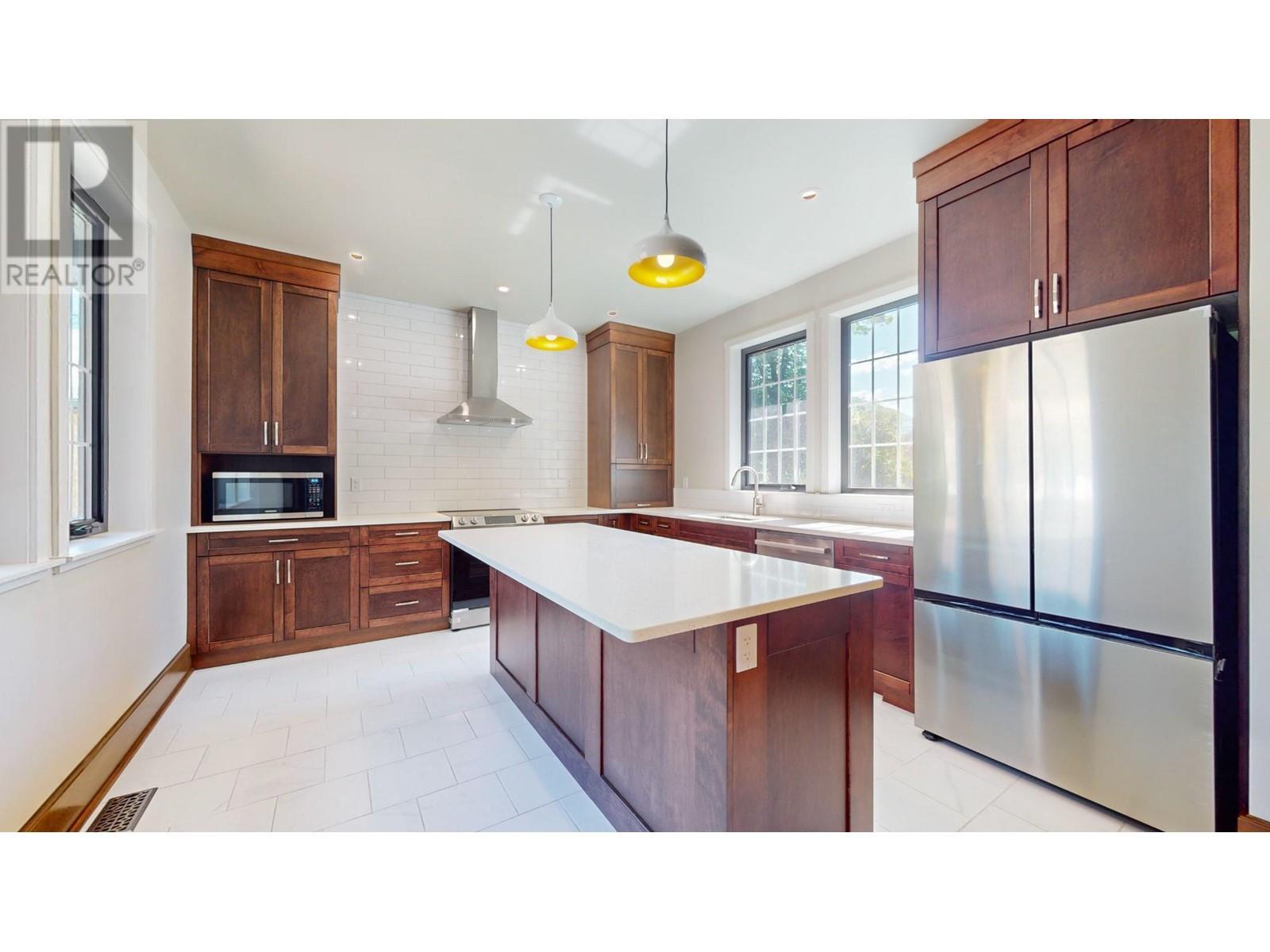












321 4TH Avenue Unit# B

,
Fernie,




British Columbia
V0B1M0

