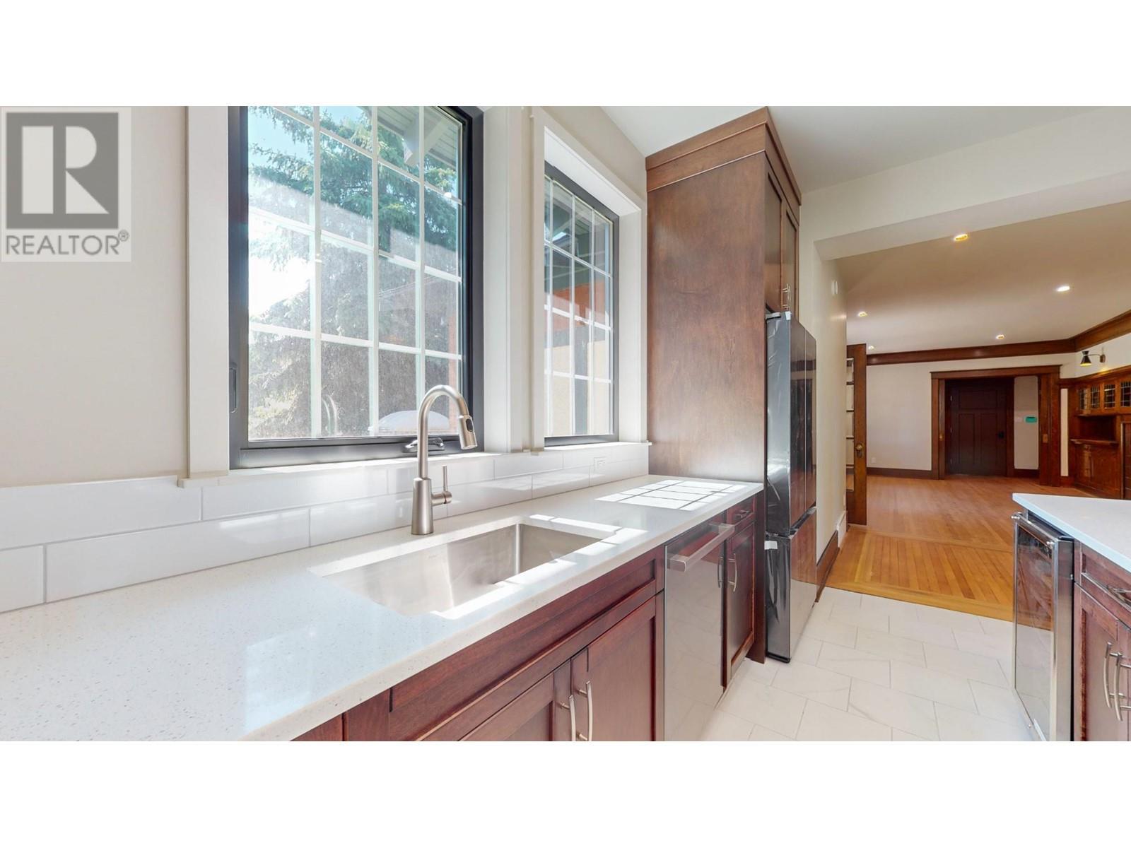 












321 4TH Avenue Unit# B

,
Fernie,




British Columbia
V0B1M0

