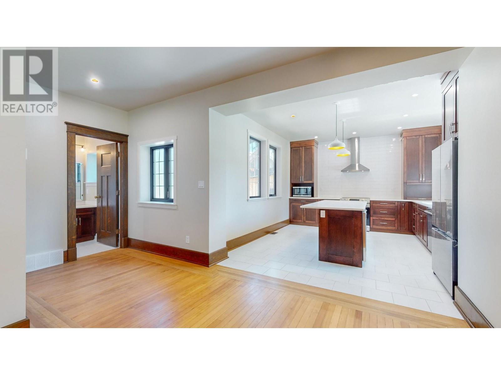 












321 4TH Avenue Unit# B

,
Fernie,




British Columbia
V0B1M0

