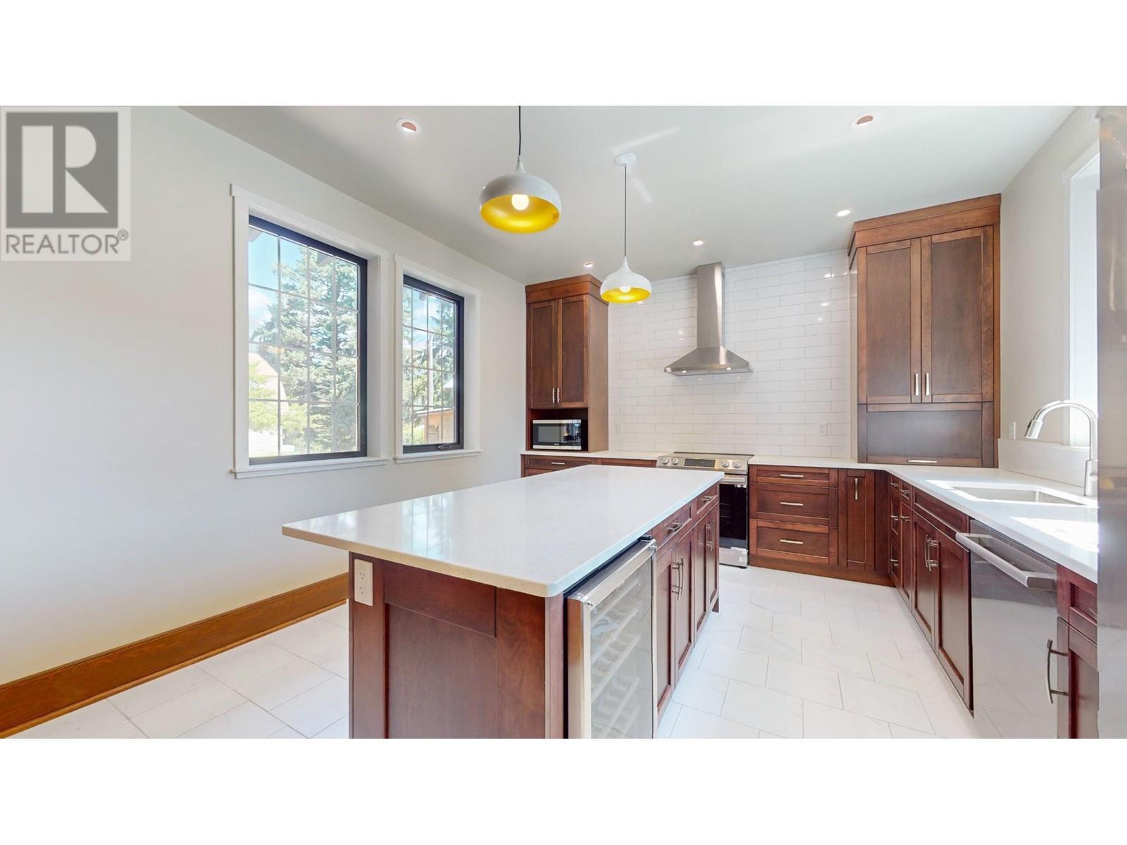 












321 4TH Avenue Unit# B

,
Fernie,




British Columbia
V0B1M0

