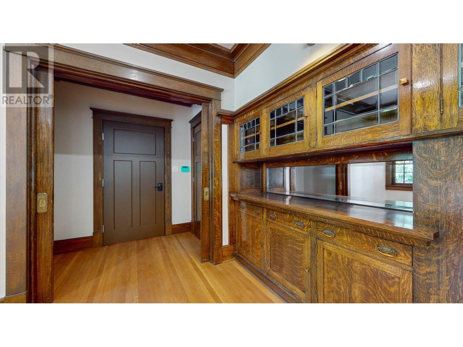 












321 4TH Avenue Unit# B

,
Fernie,




British Columbia
V0B1M0

