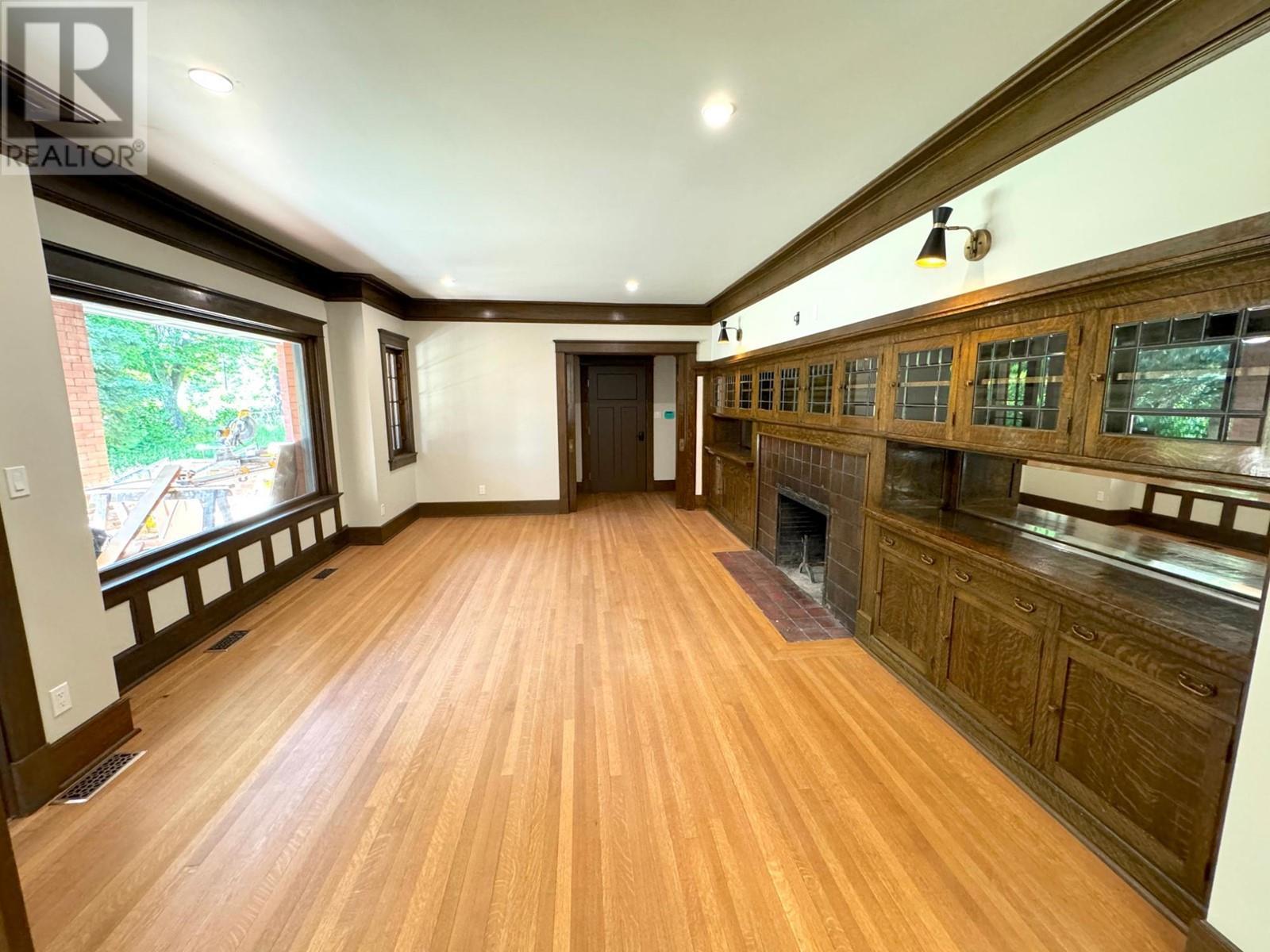 












321 4TH Avenue Unit# B

,
Fernie,




British Columbia
V0B1M0

