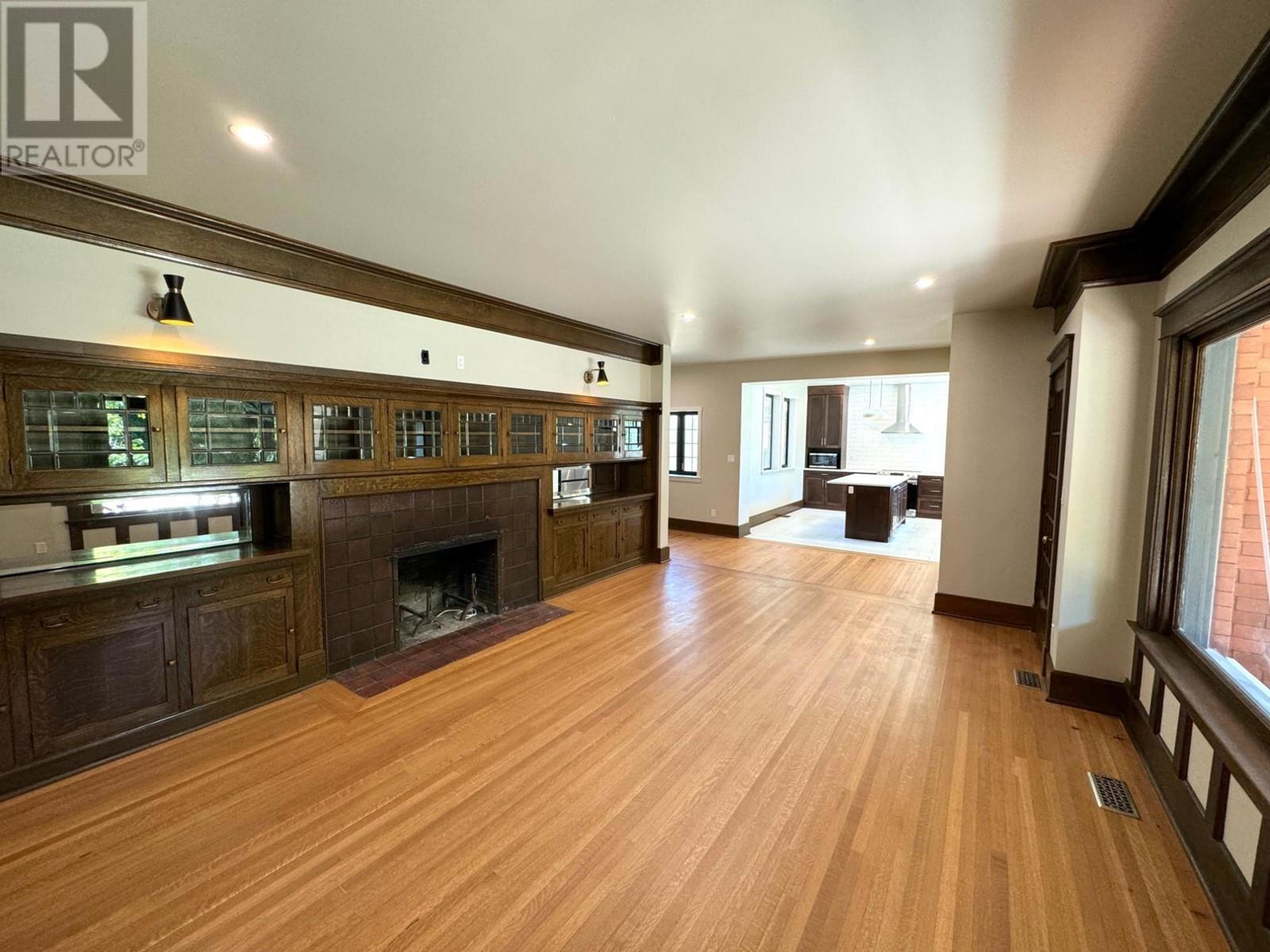 












321 4TH Avenue Unit# B

,
Fernie,




British Columbia
V0B1M0

