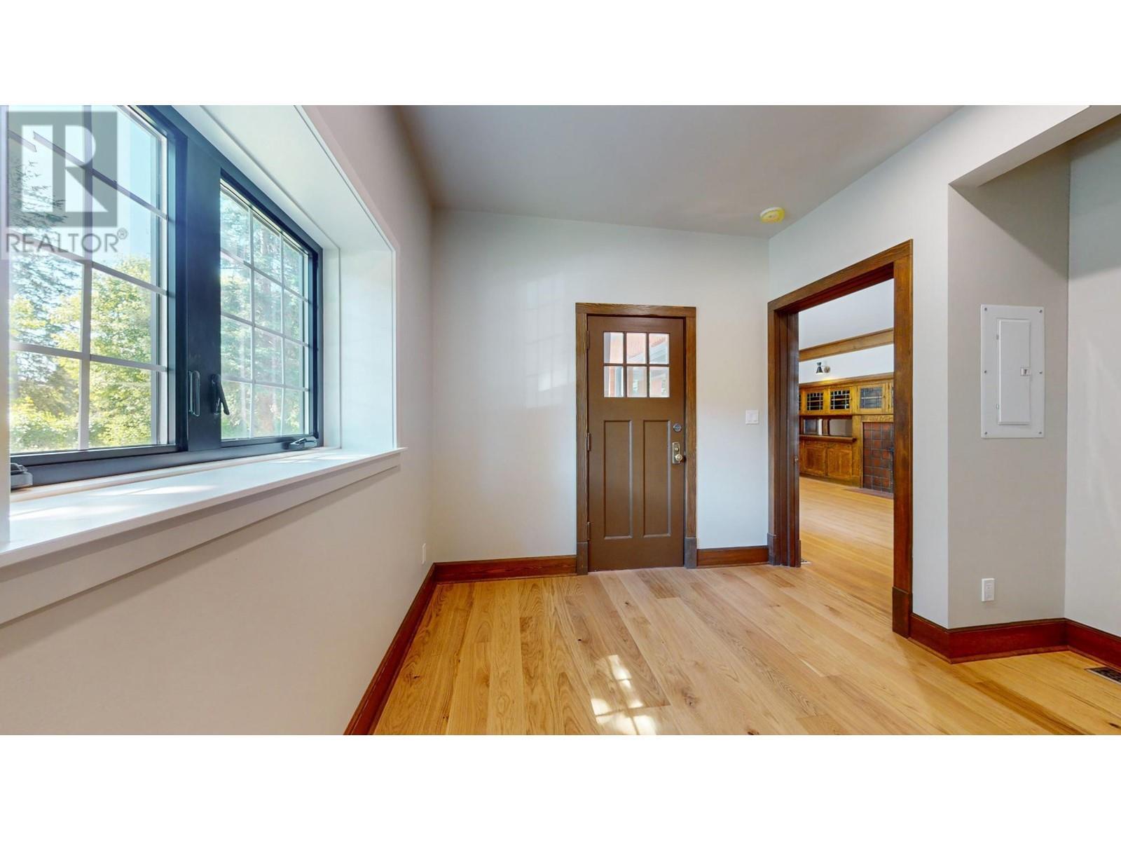 












321 4TH Avenue Unit# B

,
Fernie,




British Columbia
V0B1M0

