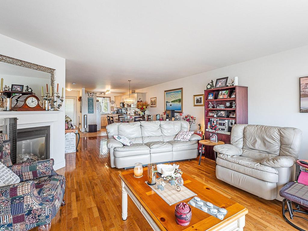 









933


Rue Merry N.

,
Magog,




QC
J1X2G9

