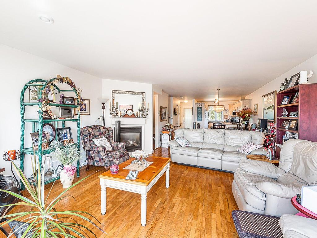 









933


Rue Merry N.

,
Magog,




QC
J1X2G9

