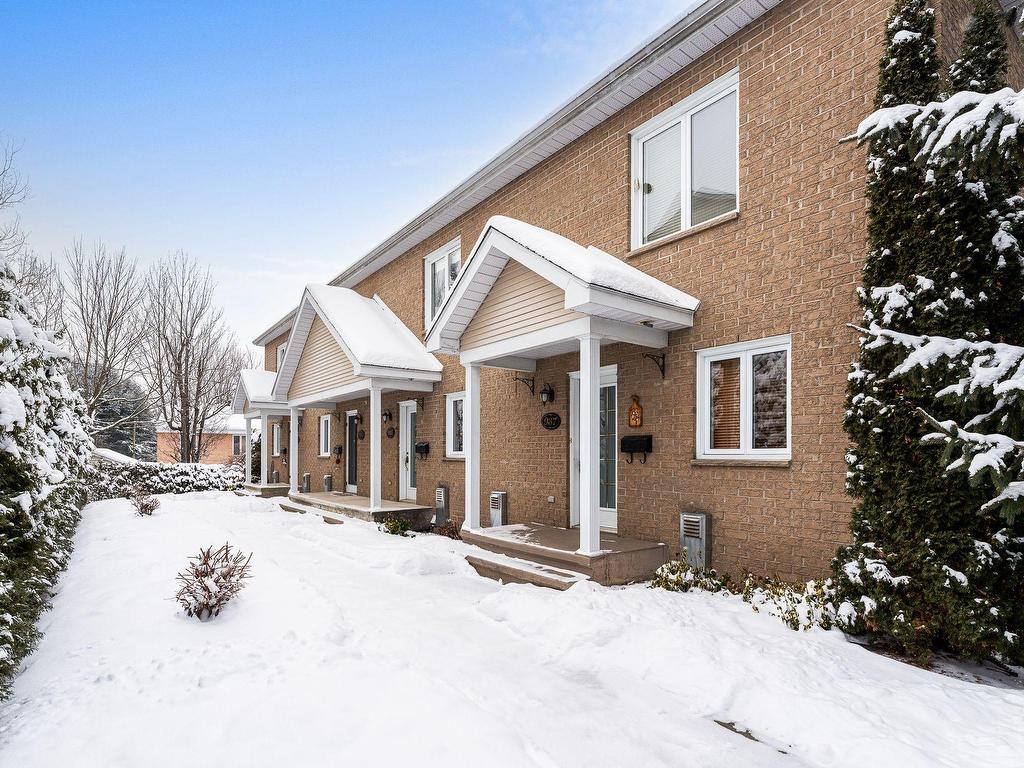 









933


Rue Merry N.

,
Magog,




QC
J1X2G9


