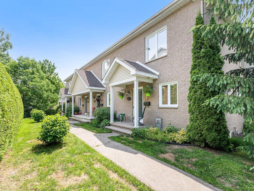 









933


Rue Merry N.

,
Magog,




QC
J1X2G9

