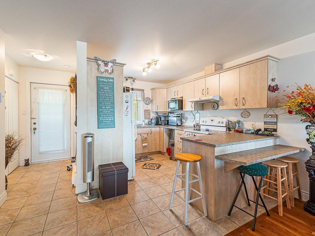 









933


Rue Merry N.

,
Magog,




QC
J1X2G9

