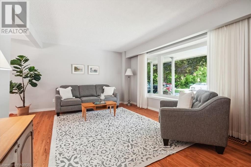 












527 5TH STREET E

,
Owen Sound,




Ontario
N4K1E2

