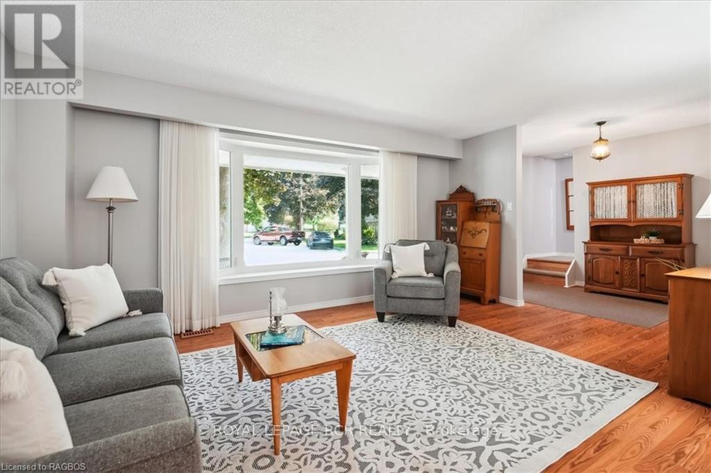 












527 5TH STREET E

,
Owen Sound,




Ontario
N4K1E2

