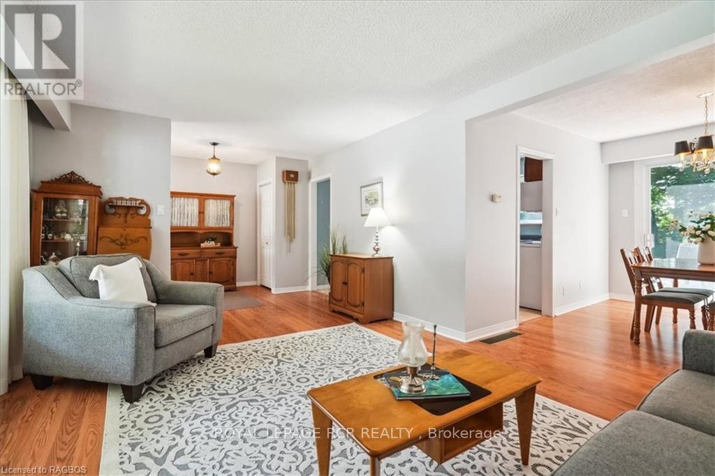 












527 5TH STREET E

,
Owen Sound,




Ontario
N4K1E2

