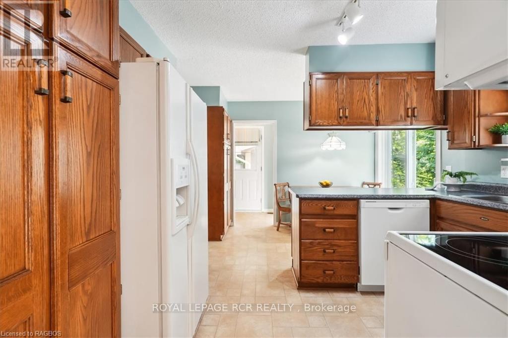 












527 5TH STREET E

,
Owen Sound,




Ontario
N4K1E2

