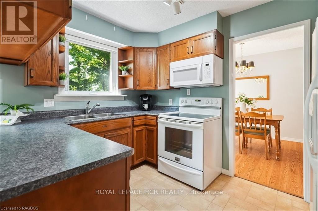 












527 5TH STREET E

,
Owen Sound,




Ontario
N4K1E2

