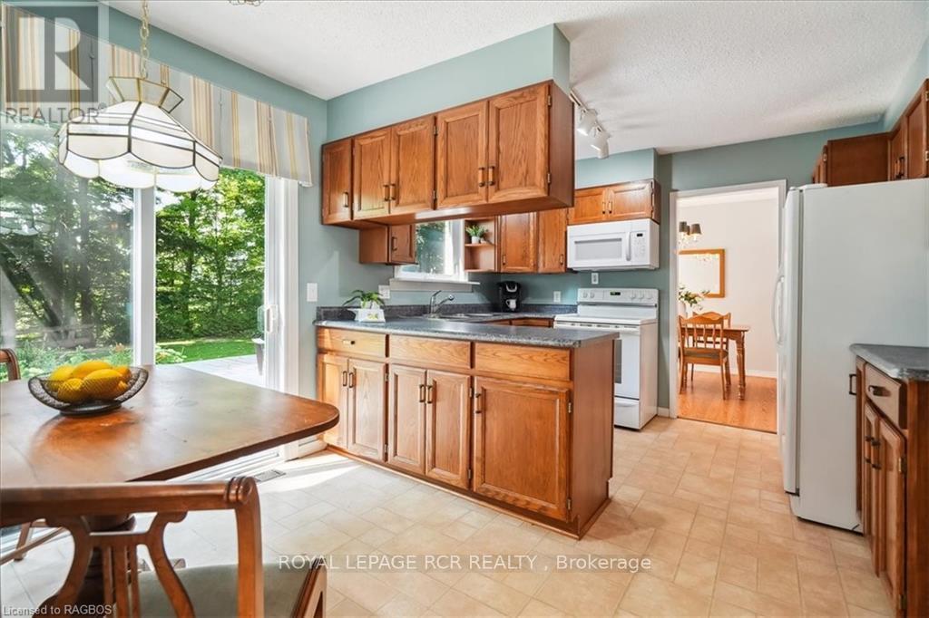 












527 5TH STREET E

,
Owen Sound,




Ontario
N4K1E2

