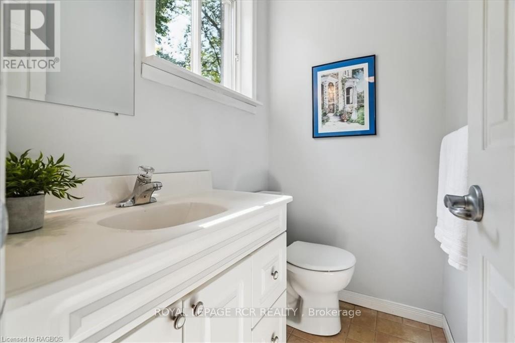 












527 5TH STREET E

,
Owen Sound,




Ontario
N4K1E2

