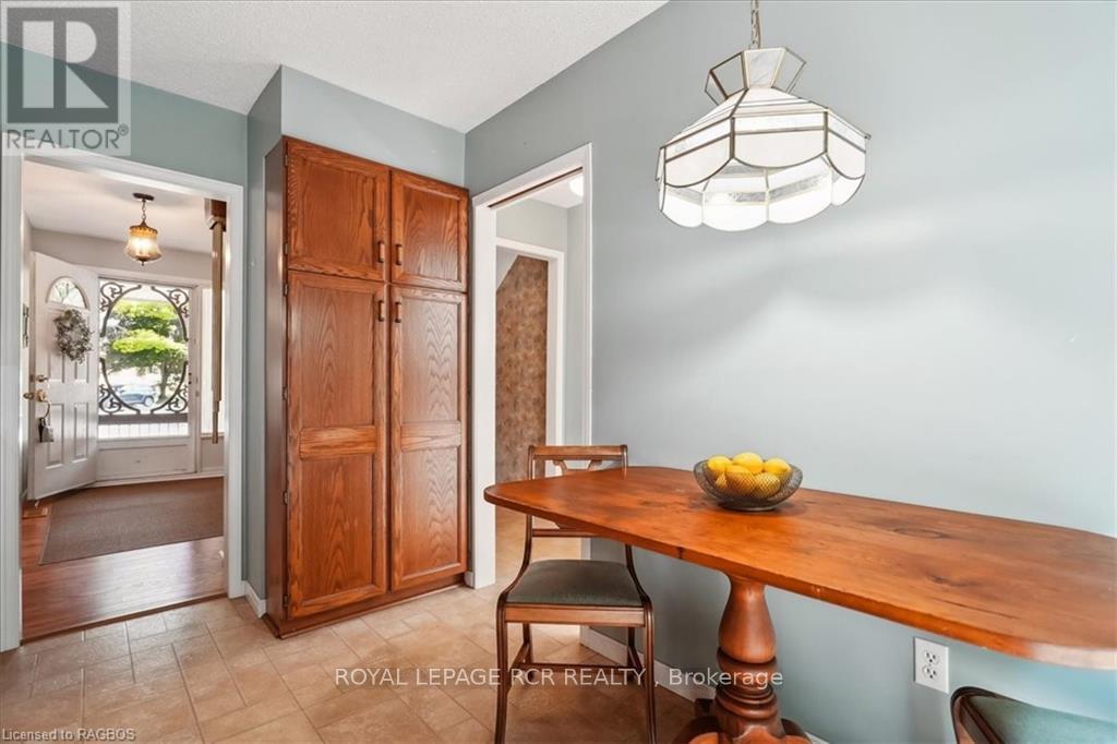 












527 5TH STREET E

,
Owen Sound,




Ontario
N4K1E2

