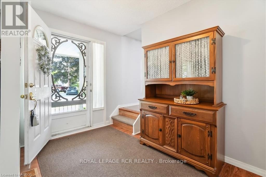 












527 5TH STREET E

,
Owen Sound,




Ontario
N4K1E2

