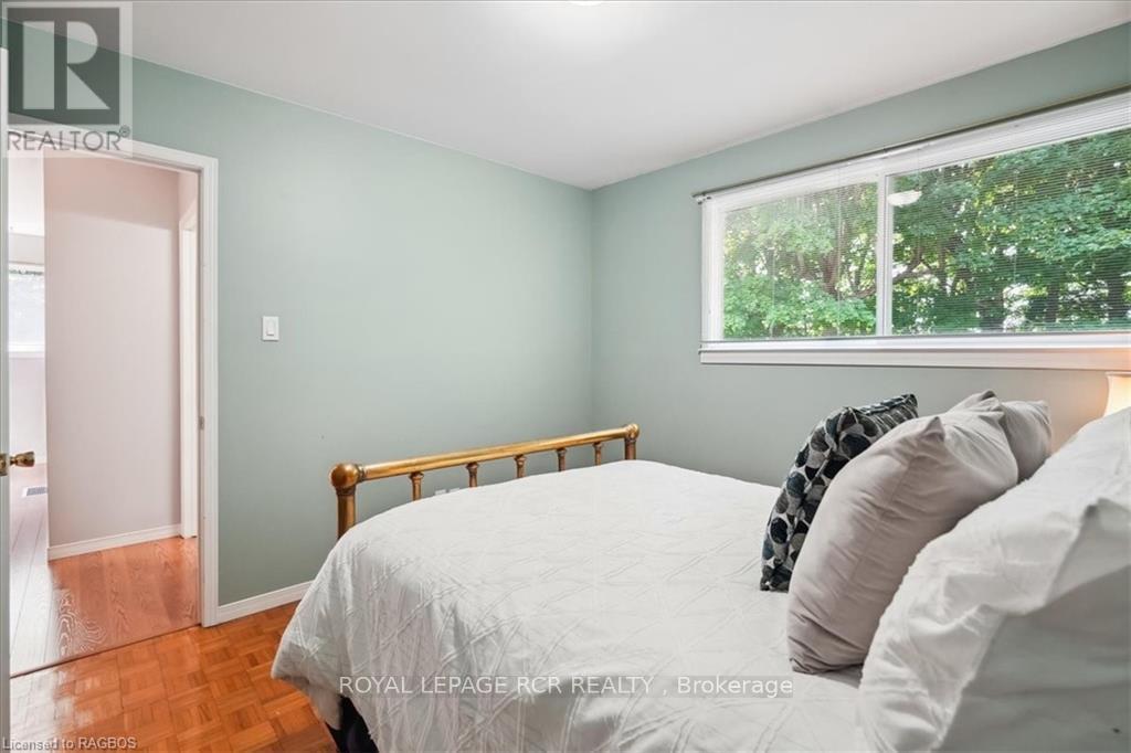 












527 5TH STREET E

,
Owen Sound,




Ontario
N4K1E2

