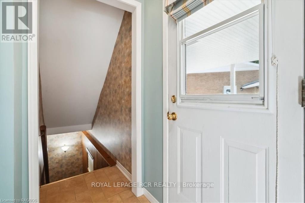 












527 5TH STREET E

,
Owen Sound,




Ontario
N4K1E2

