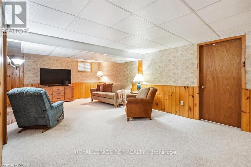 












527 5TH STREET E

,
Owen Sound,




Ontario
N4K1E2

