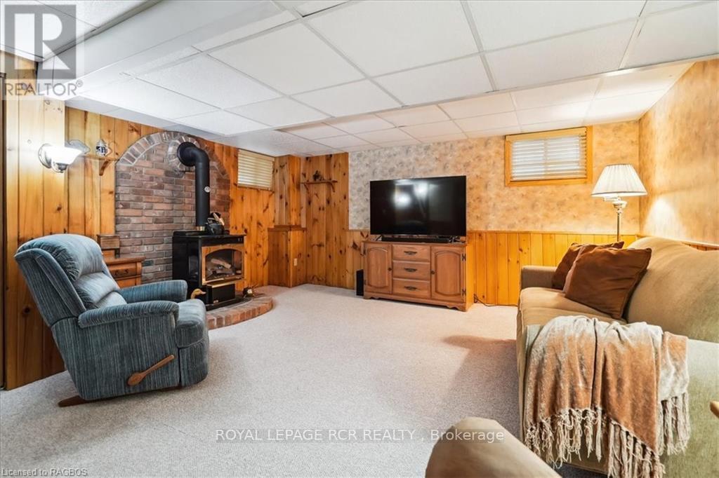 












527 5TH STREET E

,
Owen Sound,




Ontario
N4K1E2


