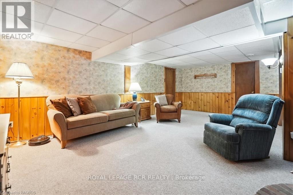 












527 5TH STREET E

,
Owen Sound,




Ontario
N4K1E2

