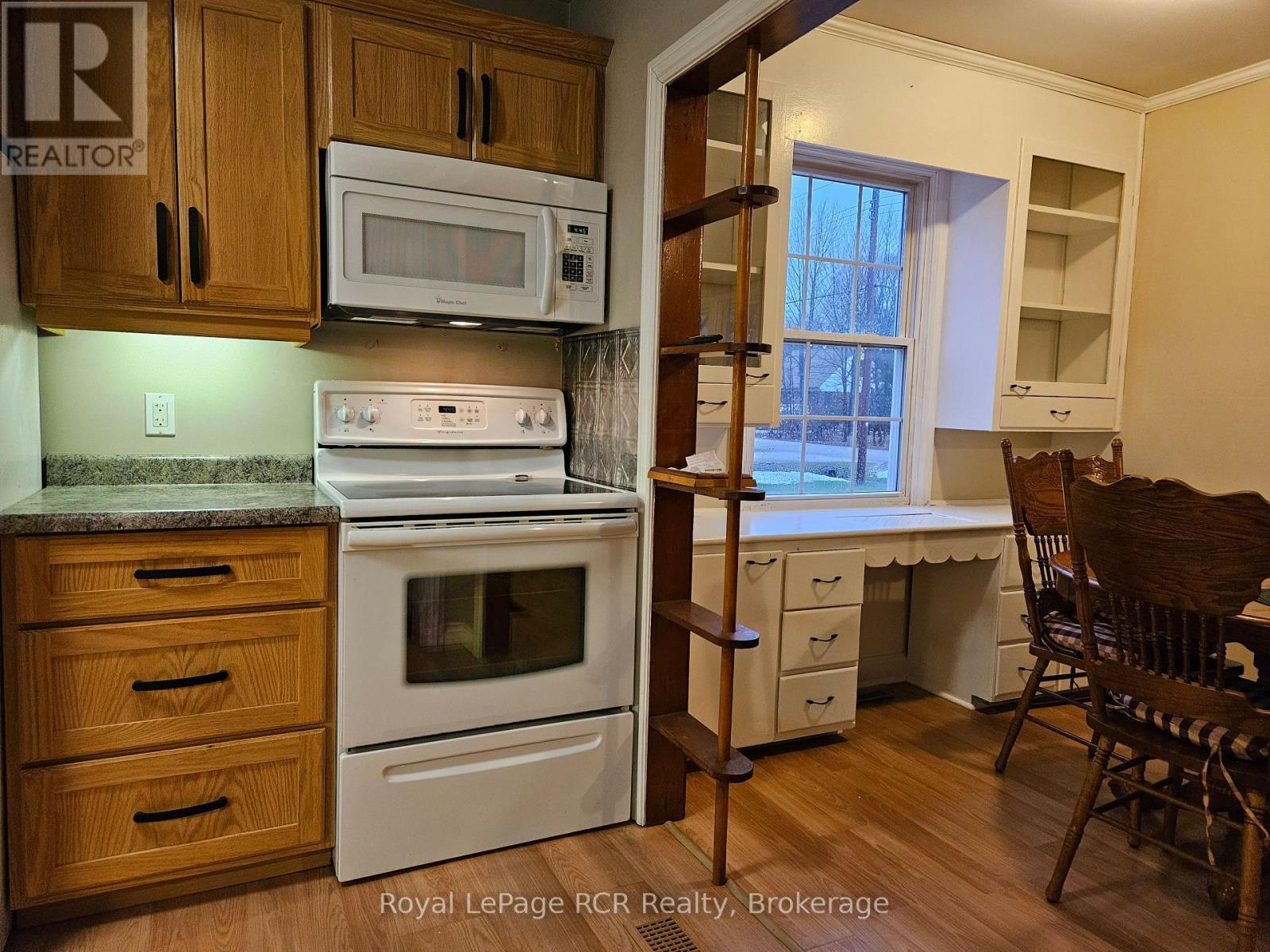 












886 16TH STREET W

,
Georgian Bluffs,




Ontario
N4K6V5

