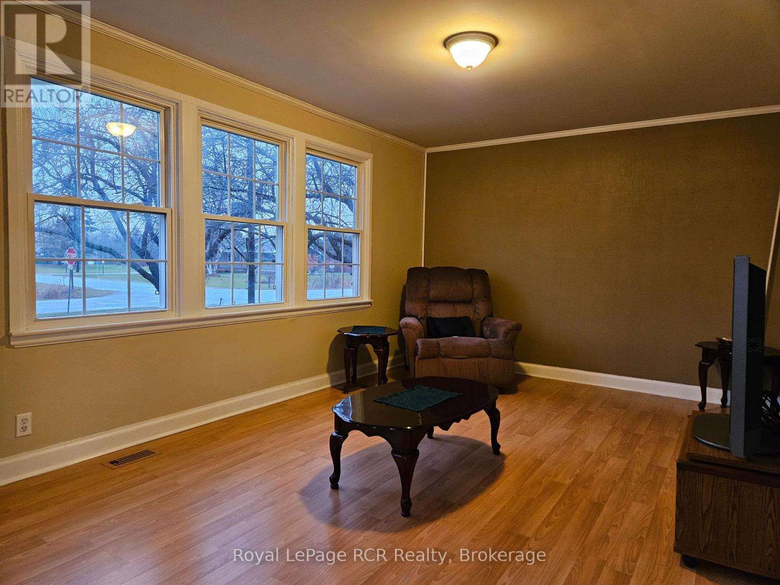 












886 16TH STREET W

,
Georgian Bluffs,




Ontario
N4K6V5

