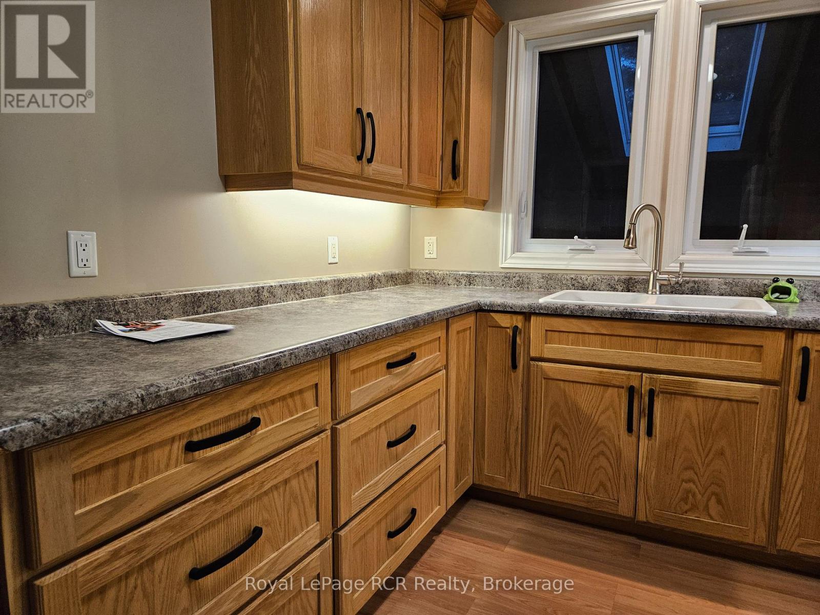












886 16TH STREET W

,
Georgian Bluffs,




Ontario
N4K6V5

