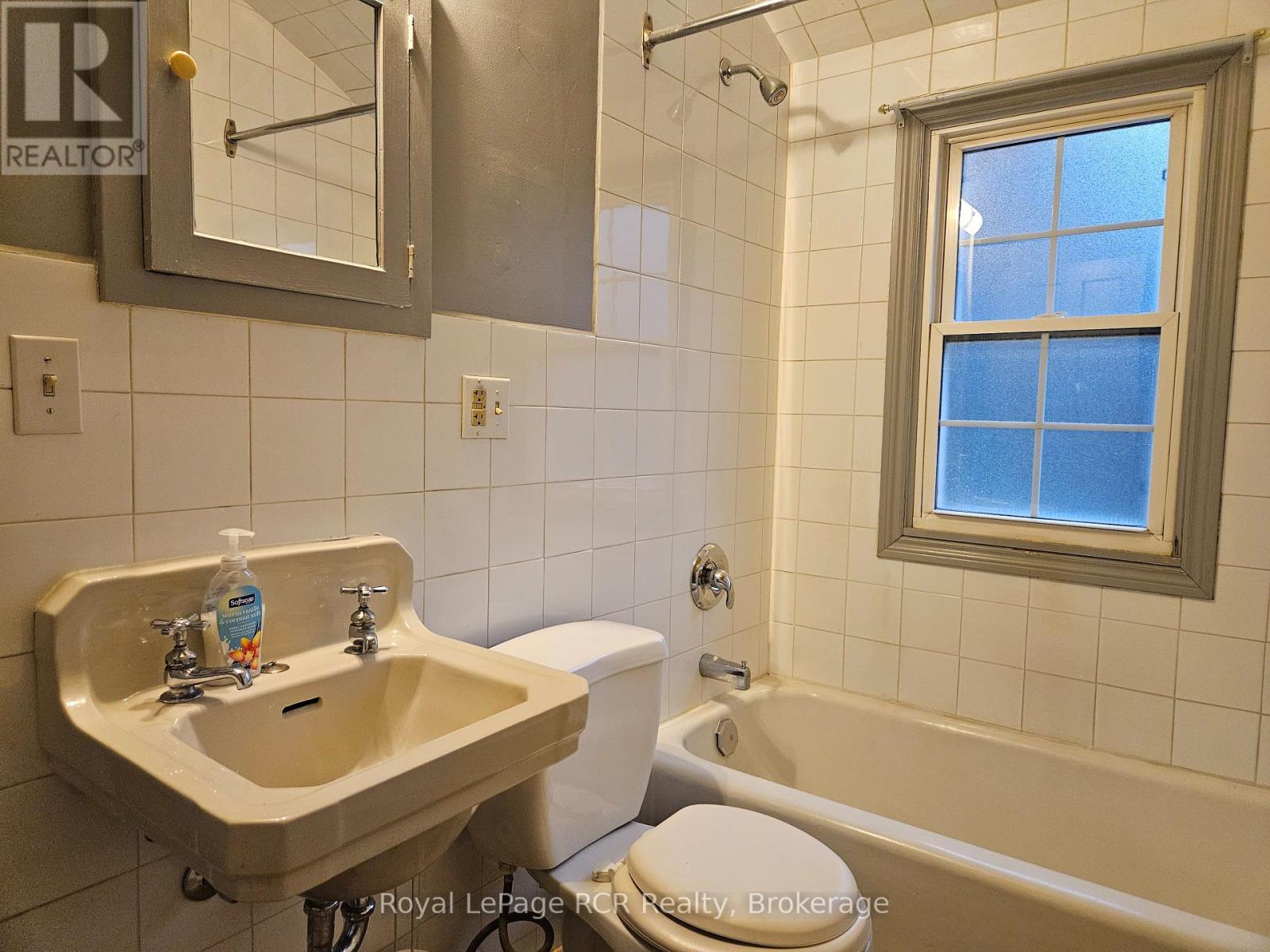 












886 16TH STREET W

,
Georgian Bluffs,




Ontario
N4K6V5

