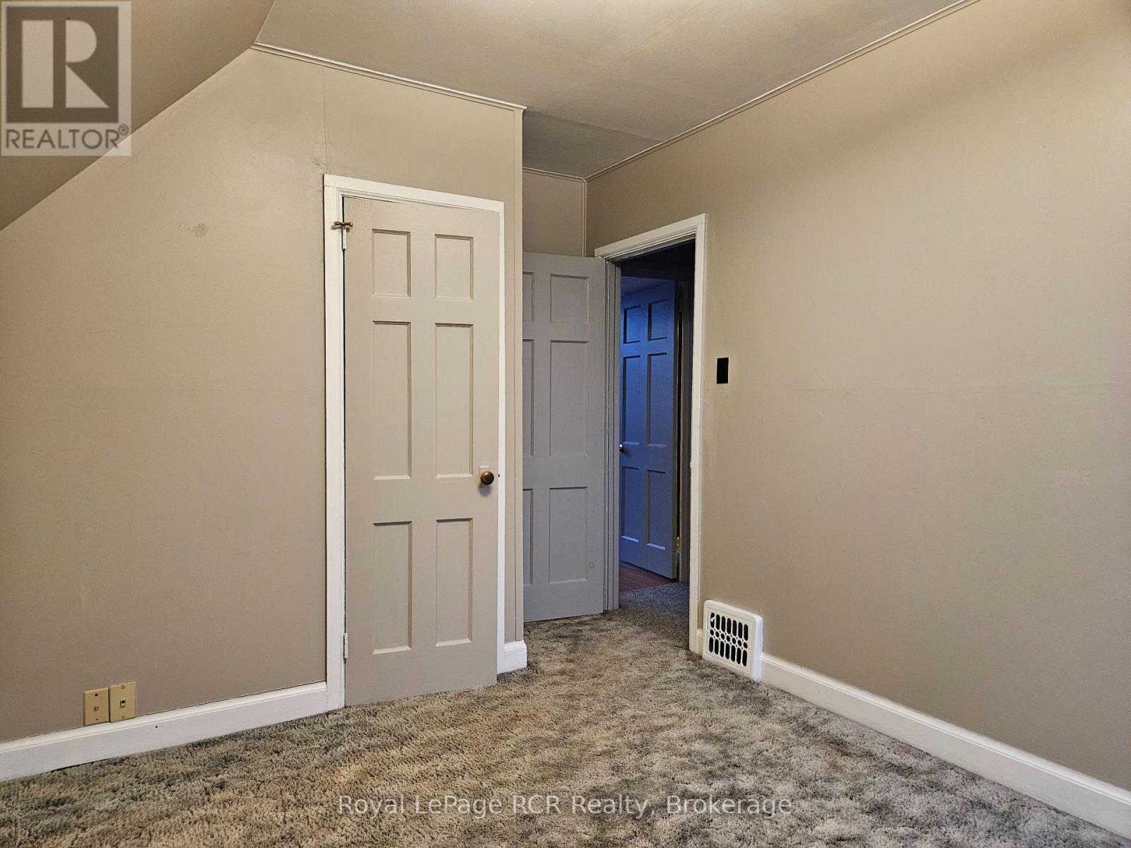 












886 16TH STREET W

,
Georgian Bluffs,




Ontario
N4K6V5

